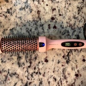 WAVYTALK thermal brush, like new!